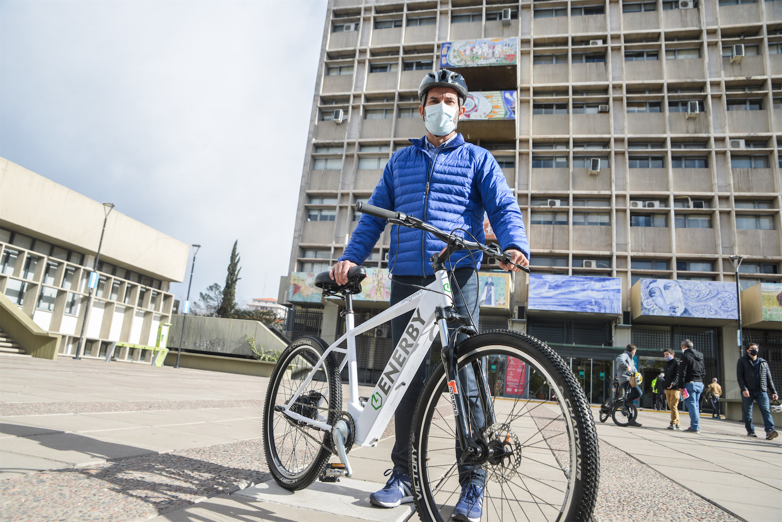 1f4b8716 7ae6 4165 ba8d c41cea0dd985