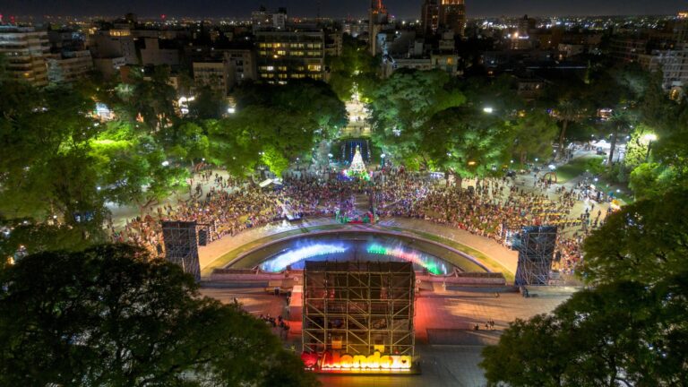 La plaza Independencia se convierte en una Ciudad Navideña con dos noches de música, arte y tradición