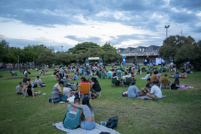 Noches de verano en la Ciudad: regresaron los Picnics Musicales a los jardines de la Nave
