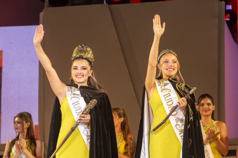 Dos jóvenes, un sueño vendimial: quiénes son María Celeste Sammartino y Sofía Sosa Pucciarelli, las nuevas soberanas de la Ciudad