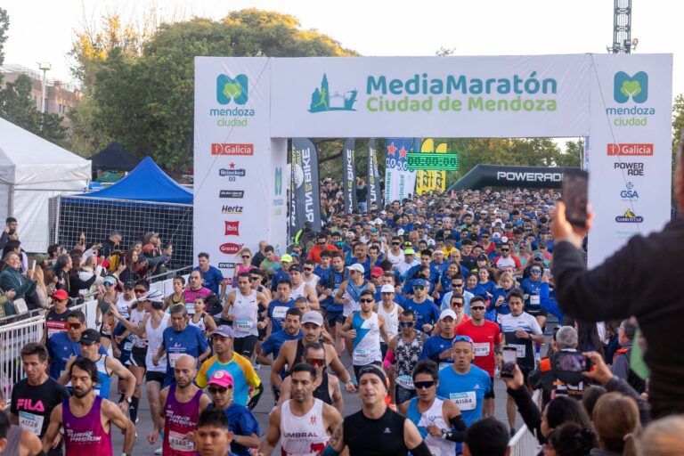 Más de 2.600 corredores le dieron vida a la Media Maratón de la Ciudad de Mendoza 2026