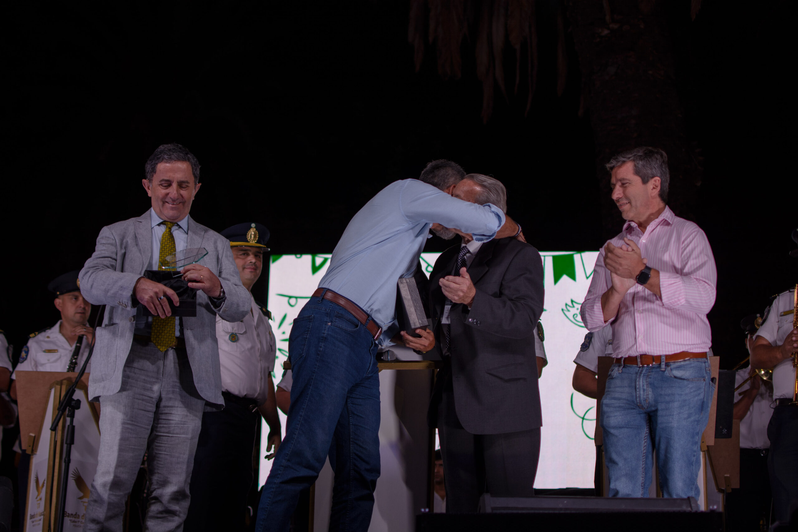 4bd637fd-ecb3-ae06-9f85-a3b88b2cf472