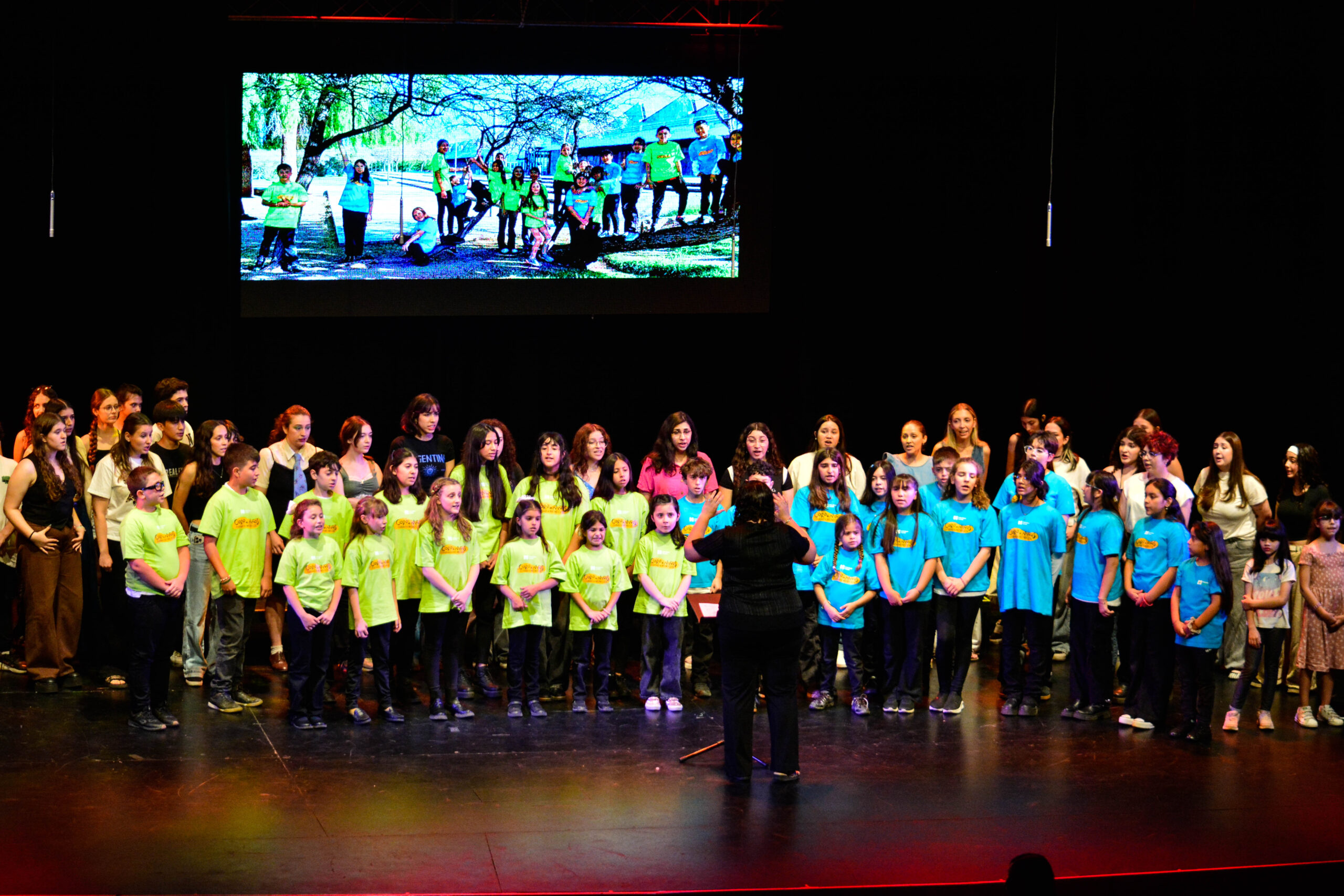 Coro de Niñas y Niños de la Ciudad de Mendoza 2.jpg
