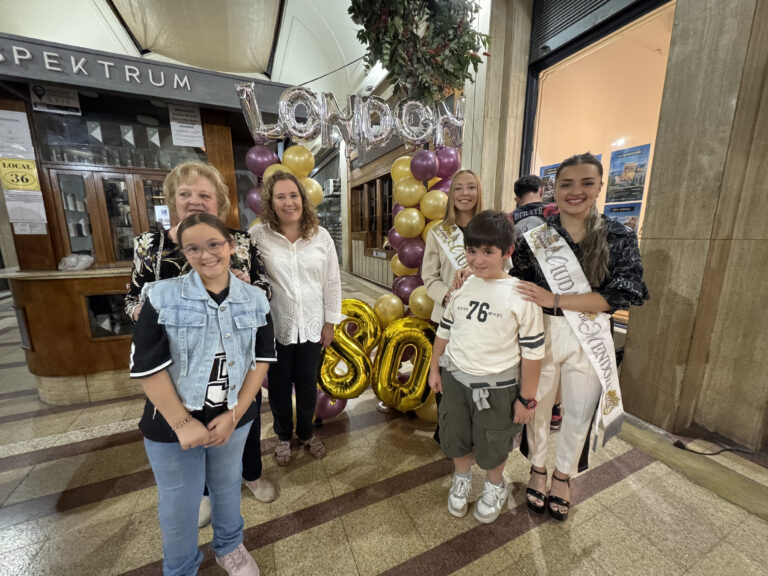 La Ciudad celebró los 80 años de la Sastrería London en el Pasaje San Martín