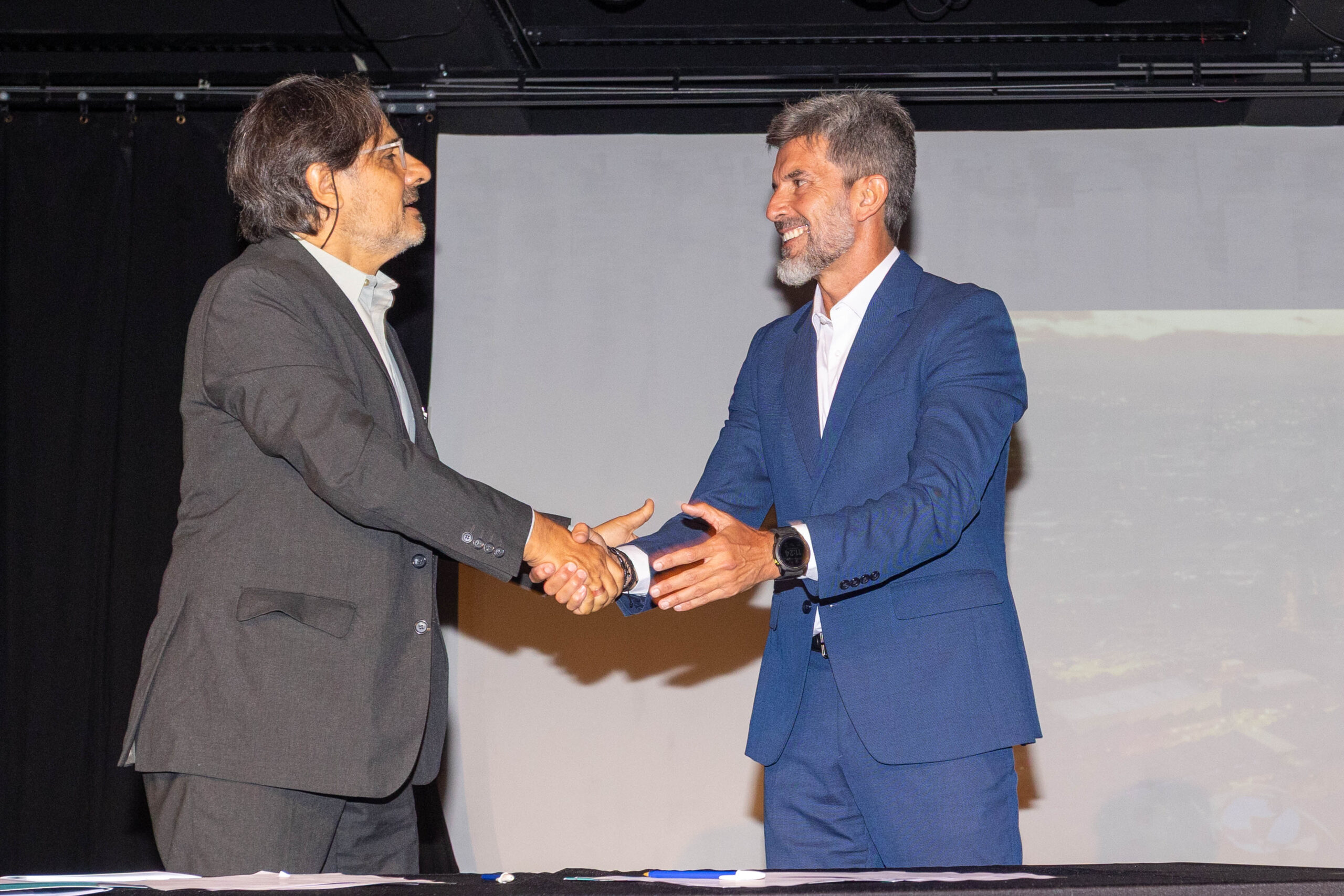 acc08731-8237-8b00-e8e2-045e821672e1