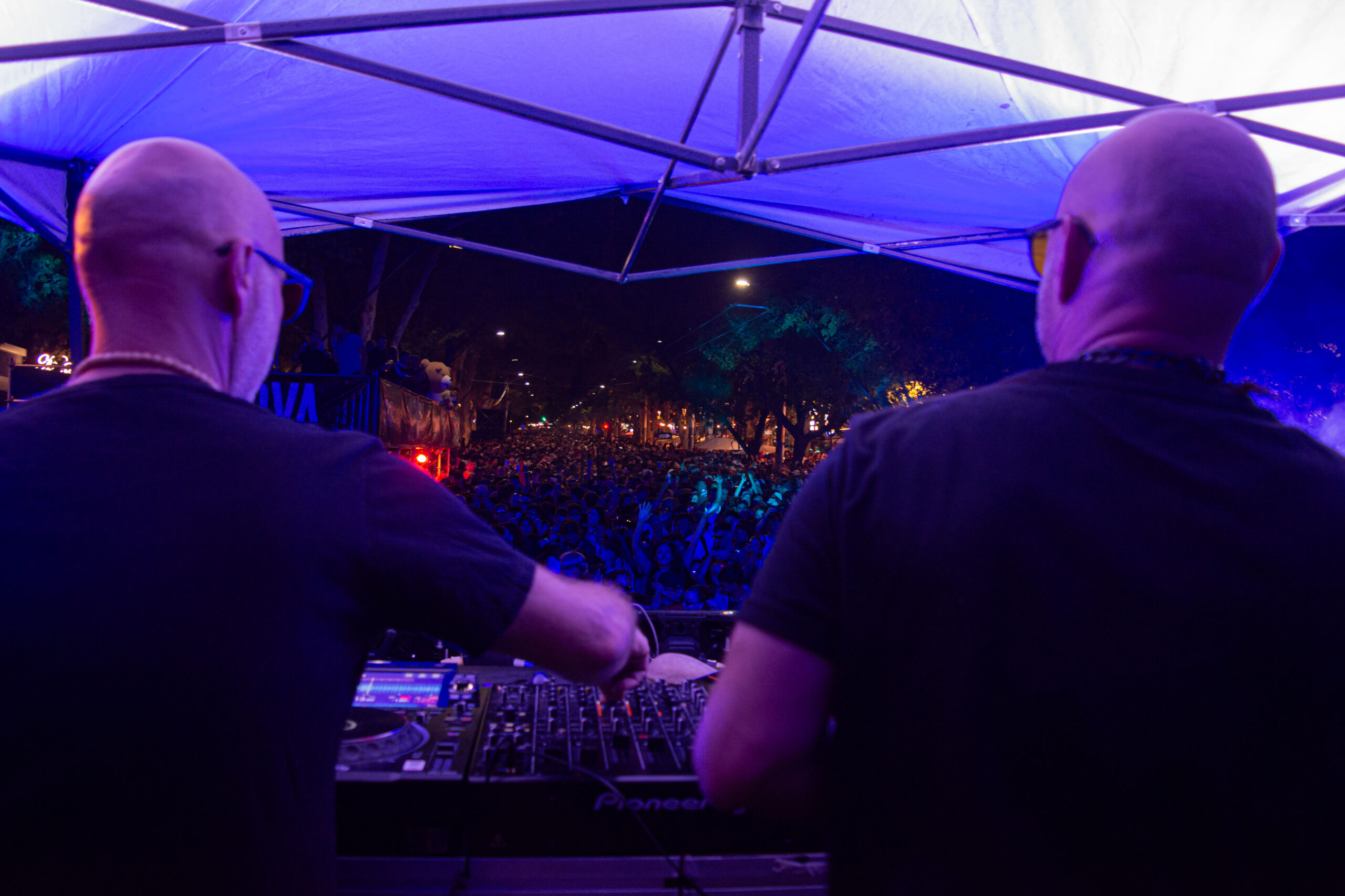 d6e41ff4-9d74-6989-c9fa-e3fefef9d242