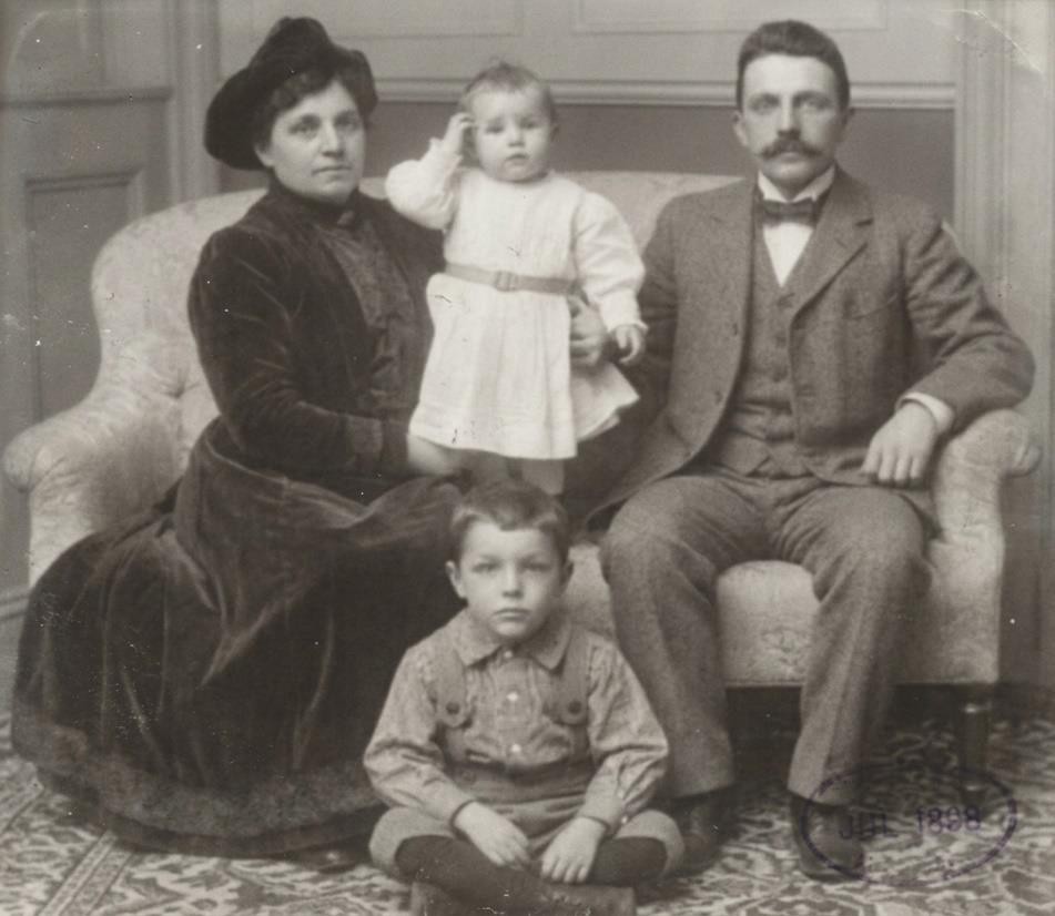 CARMEN GONZÁLEZ VIDELA Y SU FAMILIA