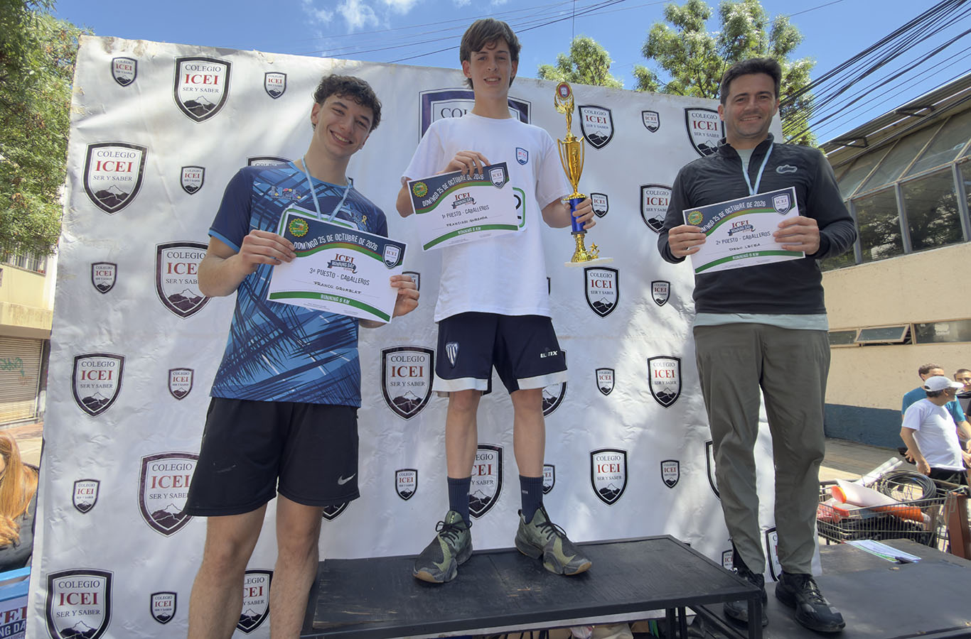 Caballeros 6 km Franco Grunblatt 3o puesto - Francisco Quesada 1o puesto - Diego Lecea 2o puesto